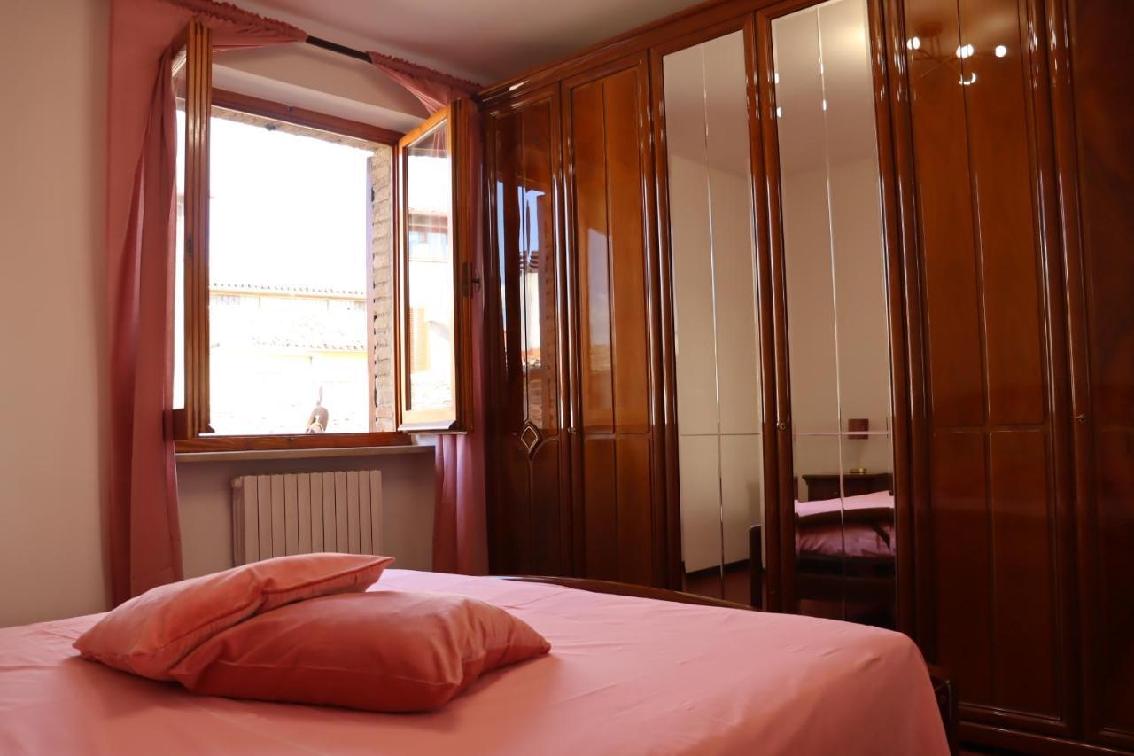 Appartamento Con Camino In Centro Storico Bevagna Buitenkant foto