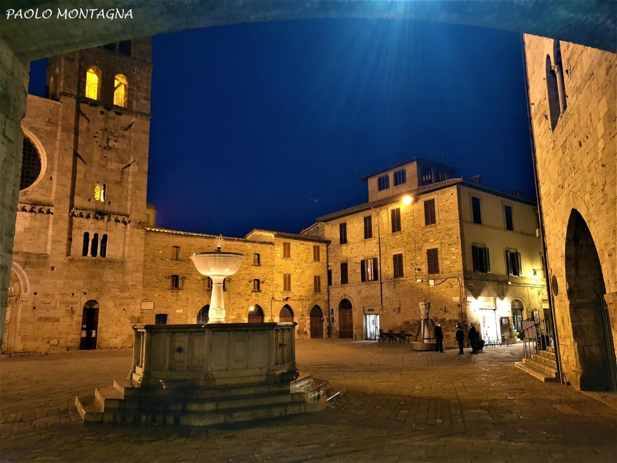 Appartamento Con Camino In Centro Storico Bevagna Buitenkant foto